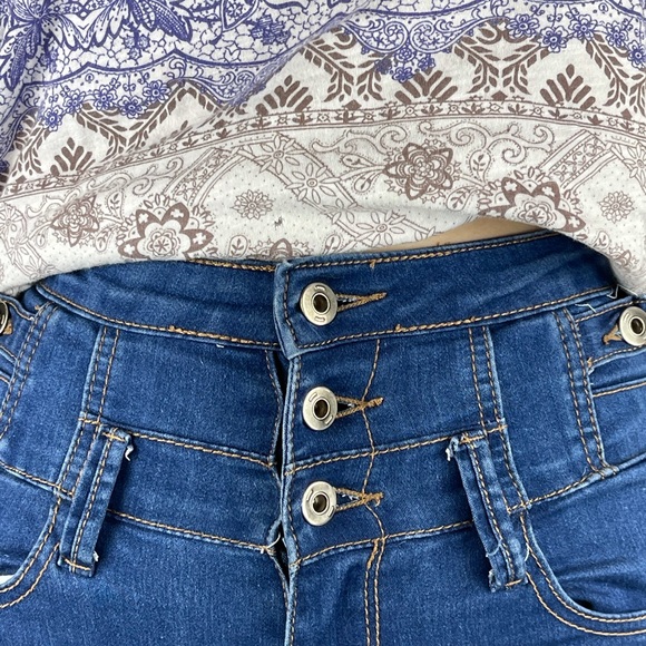 Ally Denim Shorts - Size 8 - Excellent - Picture 9 of 11